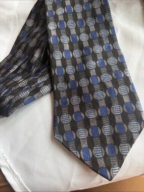 Kenneth Cole Reaction Silk Tie